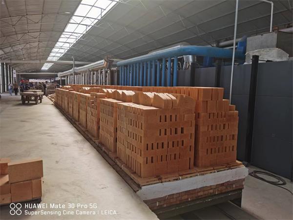 108.8×2.4米煤氣天然氣燒粘土磚高效高產(chǎn)節(jié)能隧道窯生產(chǎn)線(xiàn)（設(shè)計(jì)日產(chǎn)200噸，實(shí)際日產(chǎn)240噸，能耗45m3/噸產(chǎn)品）